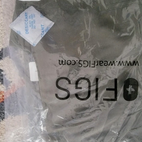 Scrubs Suit Set - Picture 3 of 3